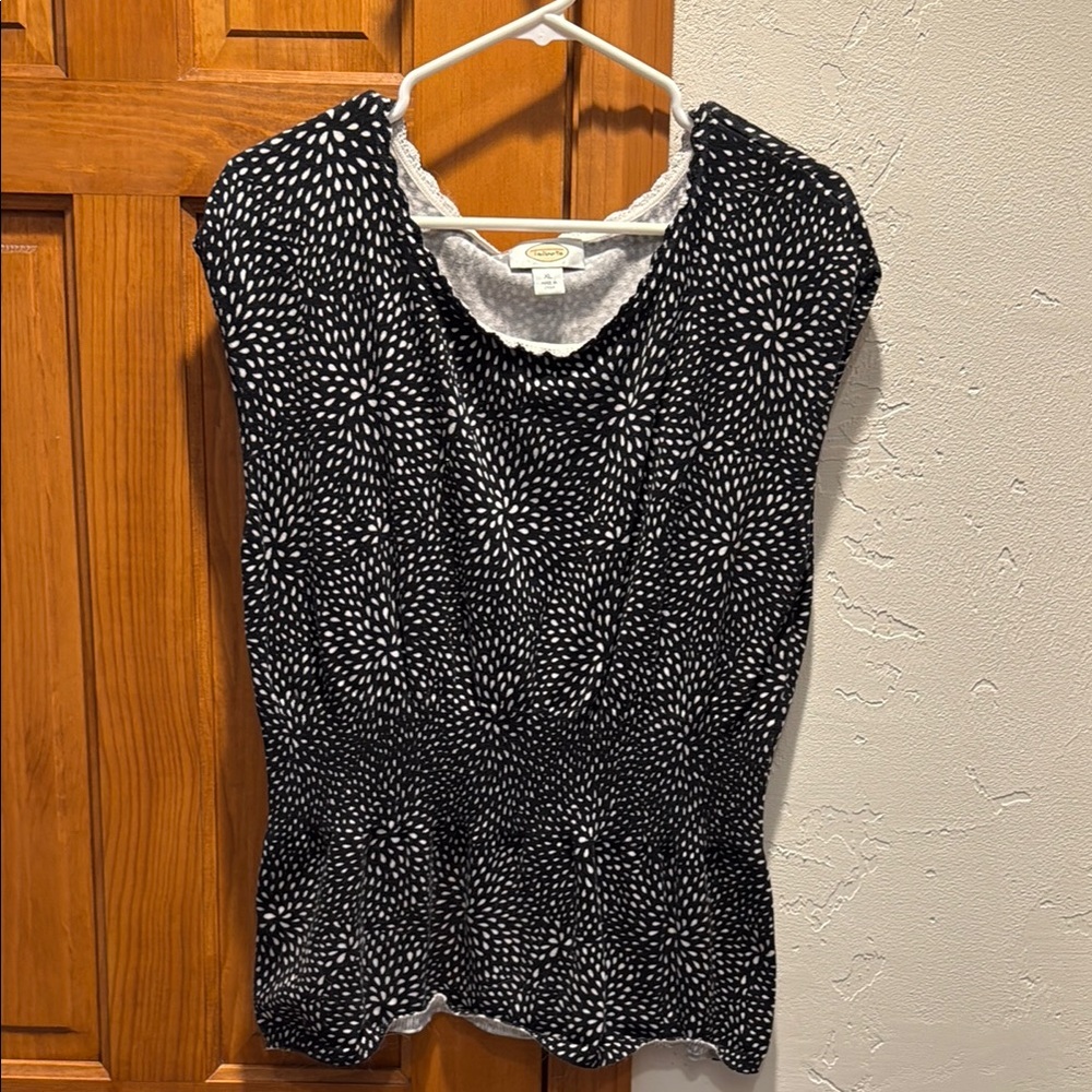 Talbots Black and White Patterned Cap Sleeve Simmer Top
